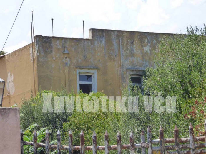 Η βίλα Κουκουνάρα στις Μουρνιές είναι άλλο ένα δημόσιο κτήριο που καταρρέει σιγά-σιγά εγκαταλελειμμένο.