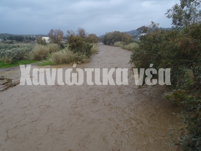 Τον κίνδυνο για μεγάλο όγκο φερτών υλικών που θα κατέβαζαν οι δυνατές βροχές από τα ορεινά στον ποταμό Ταυρωνίτη υπογραμμίζει το σχέδιο. Ενας κίνδυνος που αποδείχθηκε κάτι παραπάνω από αληθινός.