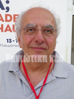 «Είκοσι χρόνια είναι πάρα πολλά» λέει ο καθηγητής αρχιτεκτονικής του ΑΠΘ κ. Ν. Κολογήρου για την αδυναμία να εφαρμοστεί εδώ και δύο δεκαετίες ένα σχέδιο για τα σκιάδια του Ενετικού Λιμανιού