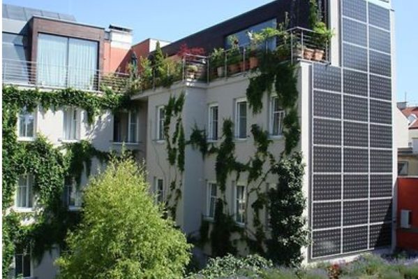 Άποψη του ξενοδοχείου Stadthalle στη Βιέννη το οποίο καλύπτει όλες τις ενεργειακές του ανάγκες με ενέργεια παραγόμενη σε αυτό από ΑΠΕ.