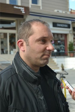 ΜΑΝΟΣ: «Η κρίση επηρεάζει μόνο στα υλικά πράγματα»