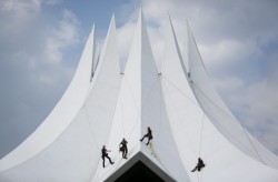 Tempodrom being cleaned