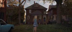 it_follows_01