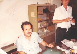 Ο Ανδρέας Κουφιδάκης στα τέλη της δεκαετίας του '70 στα γραφεία των «Χ.ν.»