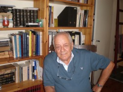 «Σήμερα η γελοιογραφία περνάει κρίση επειδή περνάει κρίση το αντικείμενο της ο "πολιτικός"», σημειώνει ο Γήσης Παπαγεωργίου