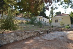 Η δημιουργία ενός υπαίθριου θεάτρου δίπλα από το Μουσείο Σχολικής Ζωής στα Νεροκούρου βρίσκεται ακόμα στα χαρτιά...