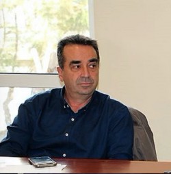 Τις οδηγίες του υπουργείου Παιδείας περιμένει η Διεύθυνση Πρωτοβάθμιας Εκπαίδευσης Χανίων, με τον προϊστάμενό της Μανώλη Μηλιαράκη να αναφέρει στα "Χ.ν" ότι δεν υπάρχει θεσμοθετημένος ο υποχρεωτικός εμβολιασμός
