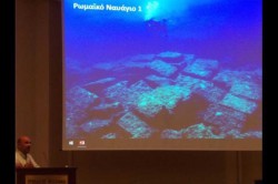 Για τη σημασία της ενημέρωσης των πολιτών για θέματα αρχαιοκαπηλίας μιλάει στα “Χ.Ν.” ο κ. Θ. Θεοδούλου της Εφορίας Εναλίων Αρχαιοτήτων (στη φωτ. από διάλεξή του στα Χανιά).