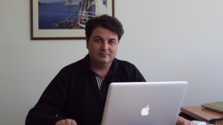 Ο διευθυντής του Κέντρου Φυσικής Πλάσματος και Λέιζερ της Σχολής Εφαρμοσμένων Επιστημών του ΤΕΙ Κρήτης, Μιχάλης Ταταράκης