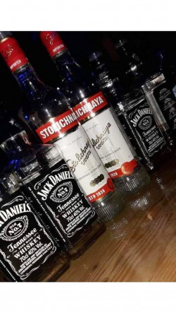 Αυτή η φωτογραφία τραβήχτηκε μόλις το προηγούμενο Σάββατο. Είναι τα ποτά που κατανάλωσε μία παρέα δέκα εφήβων