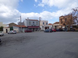 Πριν από μία δεκαετία το τότε ΥΠΕΧΩΔΕ έκρινε πως δεν μπορούν να μπουν φανάρια στη συμβολή των οδών Χαλέπας, Προφ. Ηλία, Γ. Ρωμανού στη Χαλέπα. Τώρα ο Δήμος Χανίων προχωρά στην κατασκευή μικρού κόμβου για λόγους ασφαλείας οδηγών και πεζών