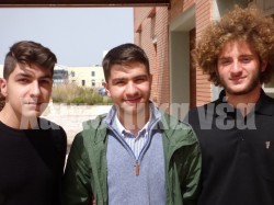 Από αριστερά Μ. Ζερβός, Ε. Νατσίδης και Γ. Κουριδάκης, τρεις από τους μαθητές που βρέθηκαν στο Πολυτεχνείο