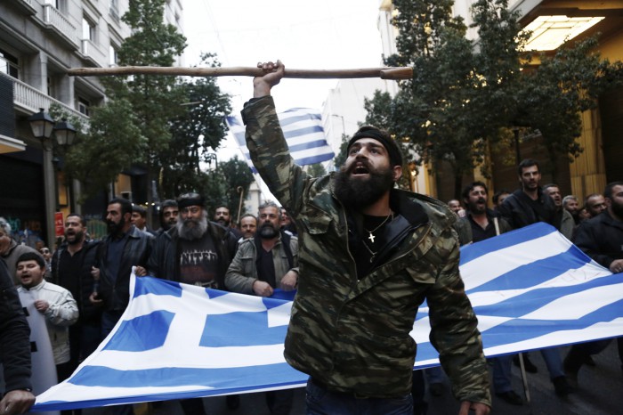  Παρασκευή 12 Φεβρουαρίου 2016. Αγρότες από την Κρήτη φωνάζουν συνθήματα κατά τη διάρκεια πορείας διαμαρτυρίας προς τη Βουλή, στην Αθήνα. Το παρουσιαστικό του Στάθη Στιβακτάκη τραβάει το ενδιαφέρον των κοινωνικών δικτύων και των Αθηναϊκών ΜΜΕ.