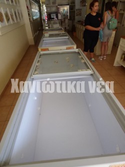 Άδεια τα ψυγεία της επιχείρησης Λαμπάκη καθώς πετάχθηκαν μεγάλες ποσότητες σφολιατοειδών αφού για 24 ώρες δεν είχε ρεύμα!