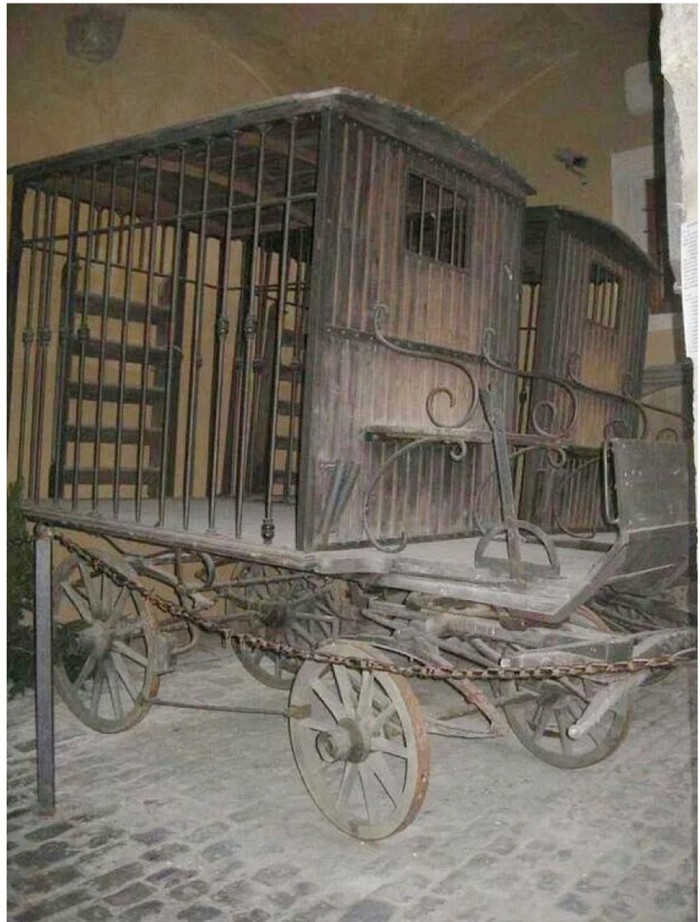 Οχήματα μεταφοράς εγκληματιών, αλλά και ψυχασθενών σε ψυχιατρεία, στην Αγγλία του 18ου αιώνα…