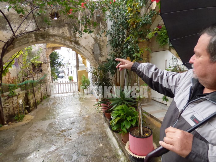 «Οι καμάρες παραμένουν εντυπωσιακές παρότι έχουν περάσει χρόνια» λέει ο κ. Γ. Τζελαϊλίδης η οικογένεια του οποίου έχει ιδιοκτησία σε ένα μεγάλο μέρος του Μετοχιού