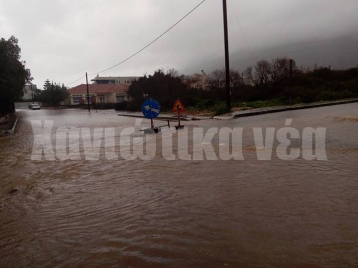 Πάνω Σούδα, ο δρόμος πίσω από τα σχολεία της περιοχής