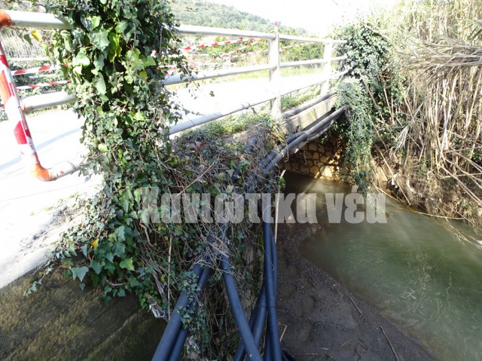Η μικρή γέφυρα που συνδέει το Πατελάρι με τον Πλατανιά έχει υποστεί καθίζηση θα ενισχυθεί με τσιμεντενέσεις.