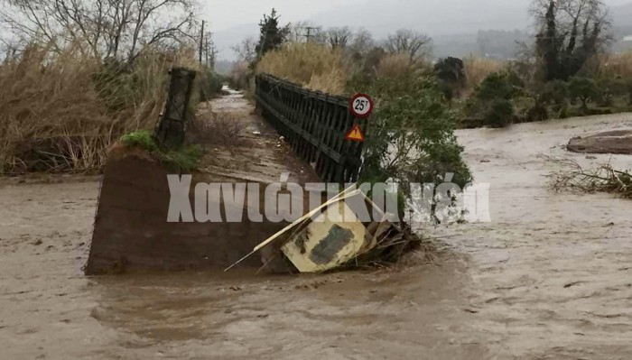 Σε κακή κατάσταση η παλιά γέφυρα στο Πατελάρι. Μπορεί να μην χρησιμοποιείται πλέον αλλά είχε την αξία της για την περιοχή.