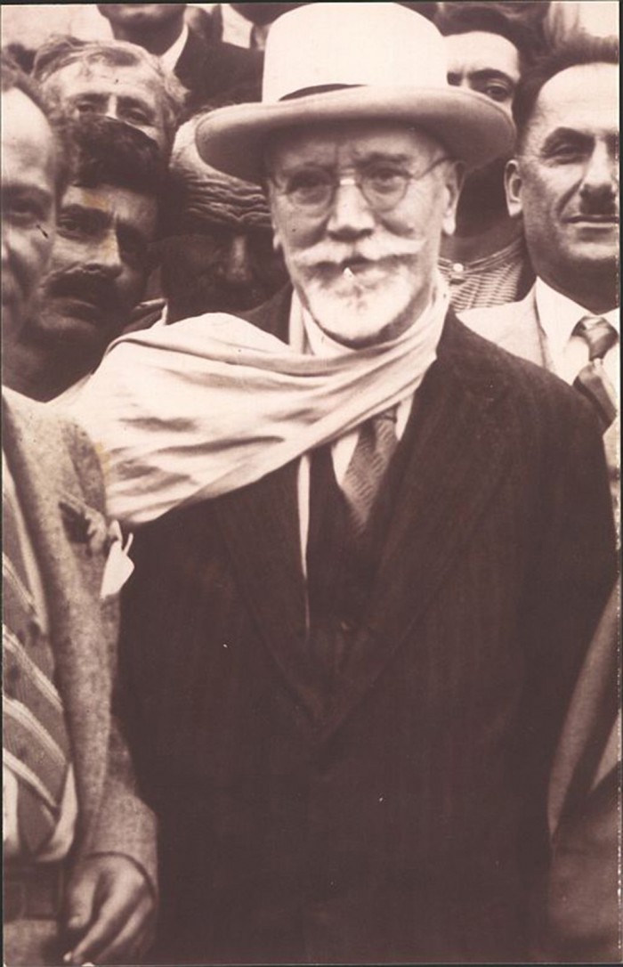 Πορτρέτο του Ελευθερίου Βενιζέλου, με το χαρακτηριστικό κασκόλ