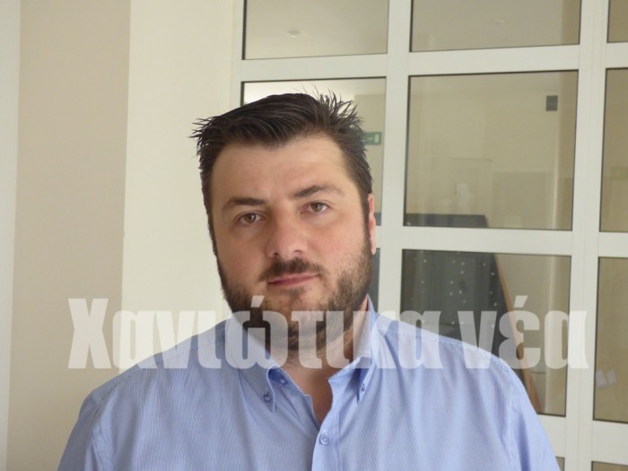 Ο γραμματέας του Συλλόγου Μελισσοκόμων " Η Μέλισσα" Γιάννης Νικηφοράκης
