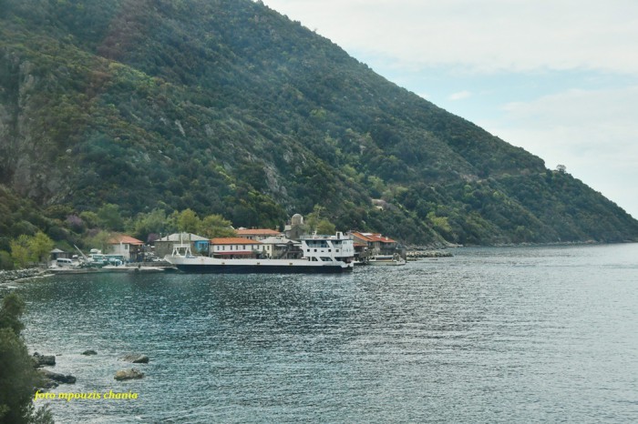 Δάφνη. Το μεγαλύτερο λιμάνι του Αγίου Ορους, όπου καταφθάνει το πλήθος των προσκυνητών