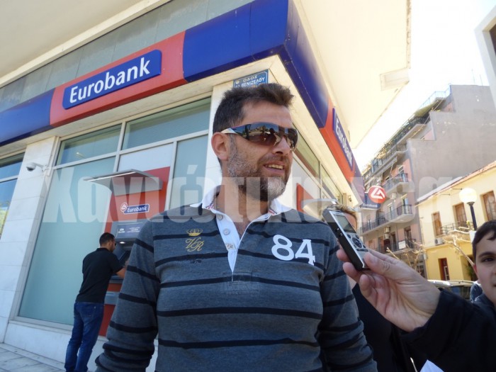 «Είναι πολλά τα θέματα: η ανεργία, οι φόροι, ο αγροτικός τομέας», σημείωσε ο Βασίλης.