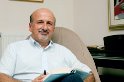 Ο καθηγητής Κωνσταντίνος Ζοπουνίδης