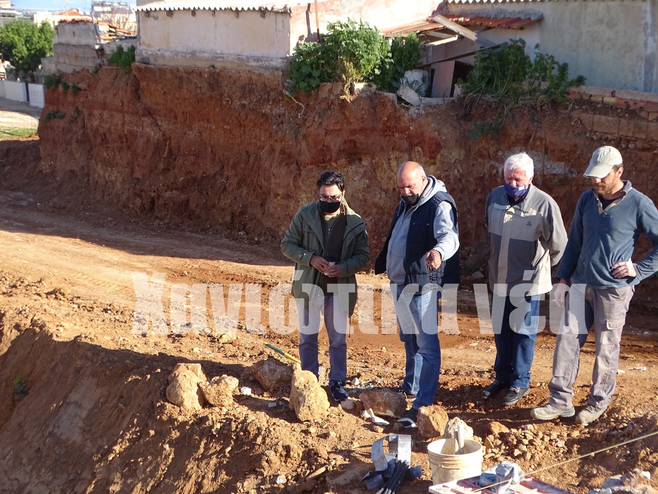 Αρχαιολόγοι και εργατοτεχνικό προσωπικό στο έργο της Τάφρου.