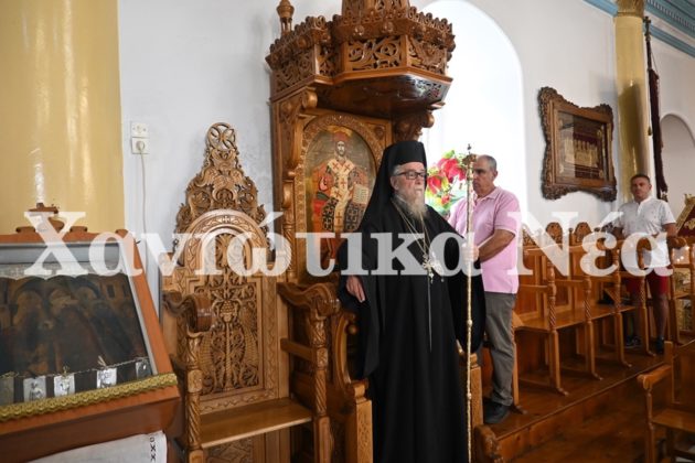 εσωτερική όψη του Ιερού Ναού του Αγίου Σπυρίδωνα στο Φρυ όπου χοροστάτησε ο µητροπολίτης Καρπάθου και Κάσου.
