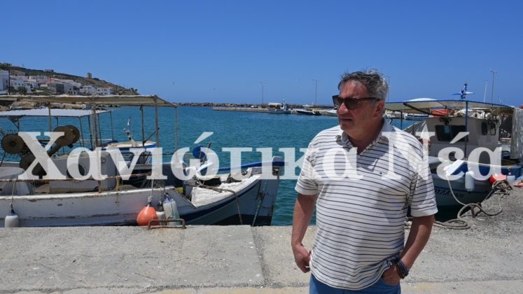 Ο νέος δήµαρχος της Κάσου Μιχάλης Ερωτόκριτος µε σύντοµη δήλωσή του µας είπε: “ Η Κάσος είναι ένα µικρό νησί µε µικρές τουριστικές υποδοµές και δεν θέλουµε να στηρίξουµε τον µαζικό τουρισµό γι’ αυτό µέσα από επιλεγµένες και στοχευµένες δράσεις θα δώσουµε έµφαση στον περιπατητικό και ποδηλατικό τουρισµό αλλά και στις αρχαιότητες που έχουν βρεθεί στο νησί”.